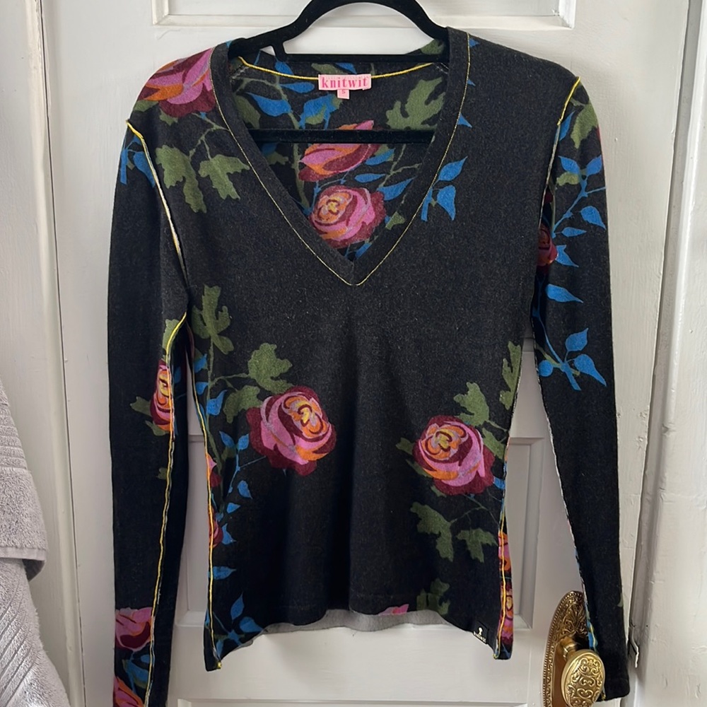 Knitwit 100% Cashmere Rose Blossom V-Neck sweater